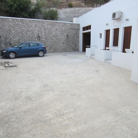 Katerina Apartments Τριοβάσαλος Εξωτερικό φωτογραφία