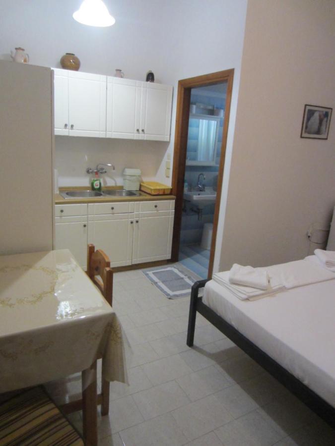 Katerina Apartments Τριοβάσαλος Εξωτερικό φωτογραφία