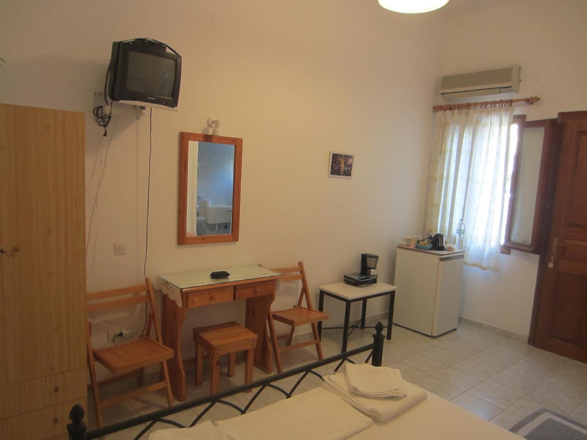 Katerina Apartments Τριοβάσαλος Εξωτερικό φωτογραφία