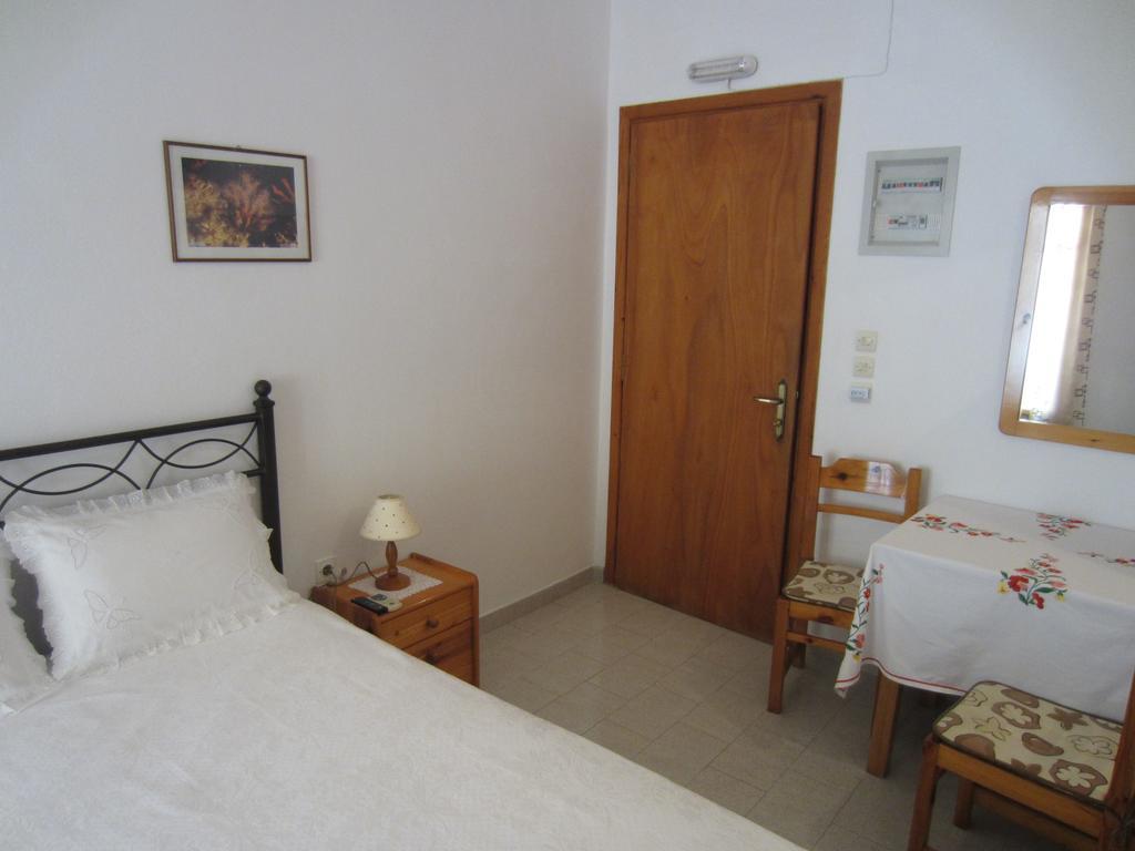 Katerina Apartments Τριοβάσαλος Εξωτερικό φωτογραφία